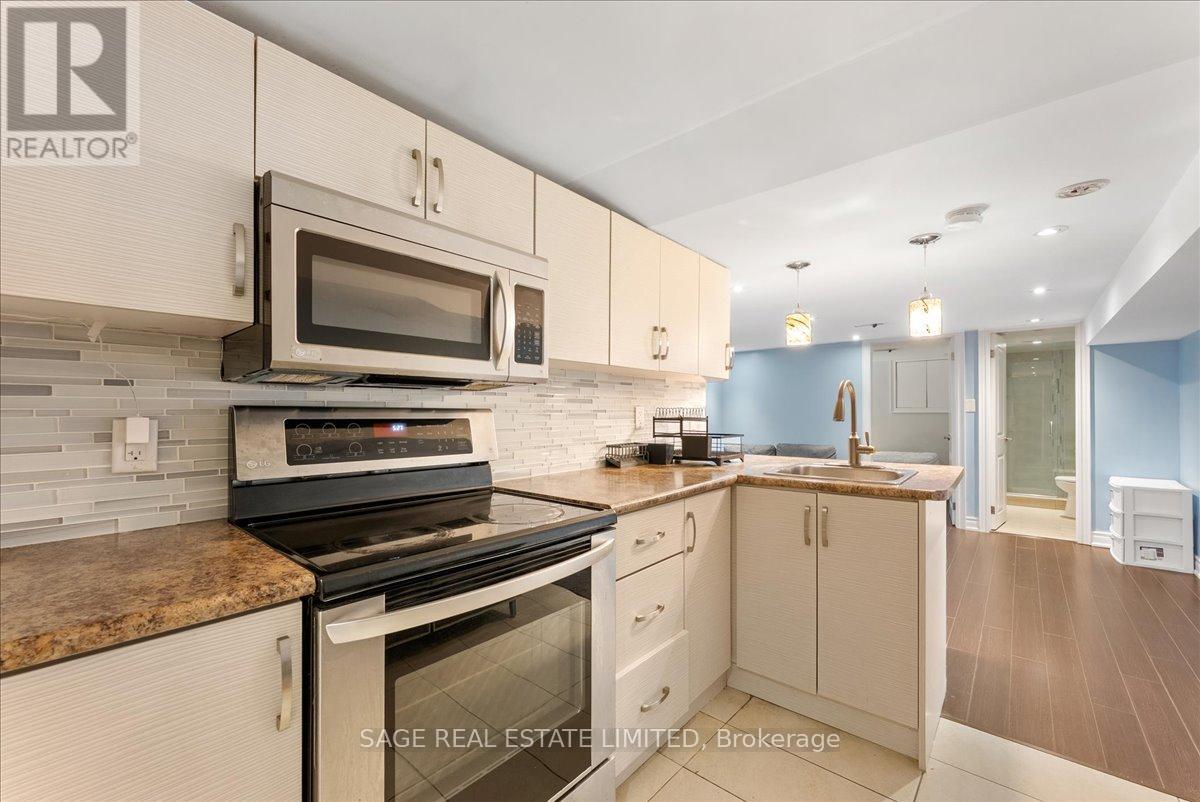 Lower - 207 Cedarvale Avenue, Toronto, Ontario  M4C 4K3 - Photo 7 - E13095390