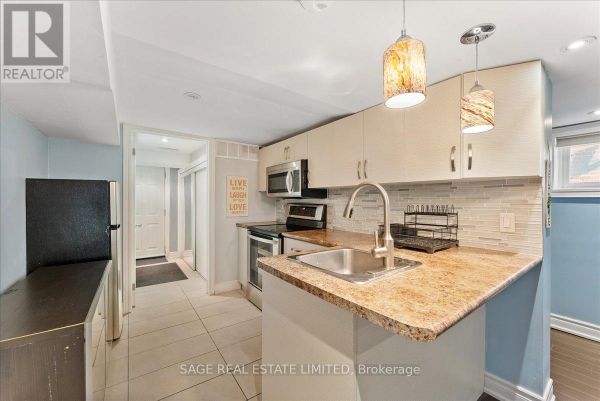 Lower - 207 Cedarvale Avenue, Toronto, Ontario  M4C 4K3 - Photo 8 - E13095390