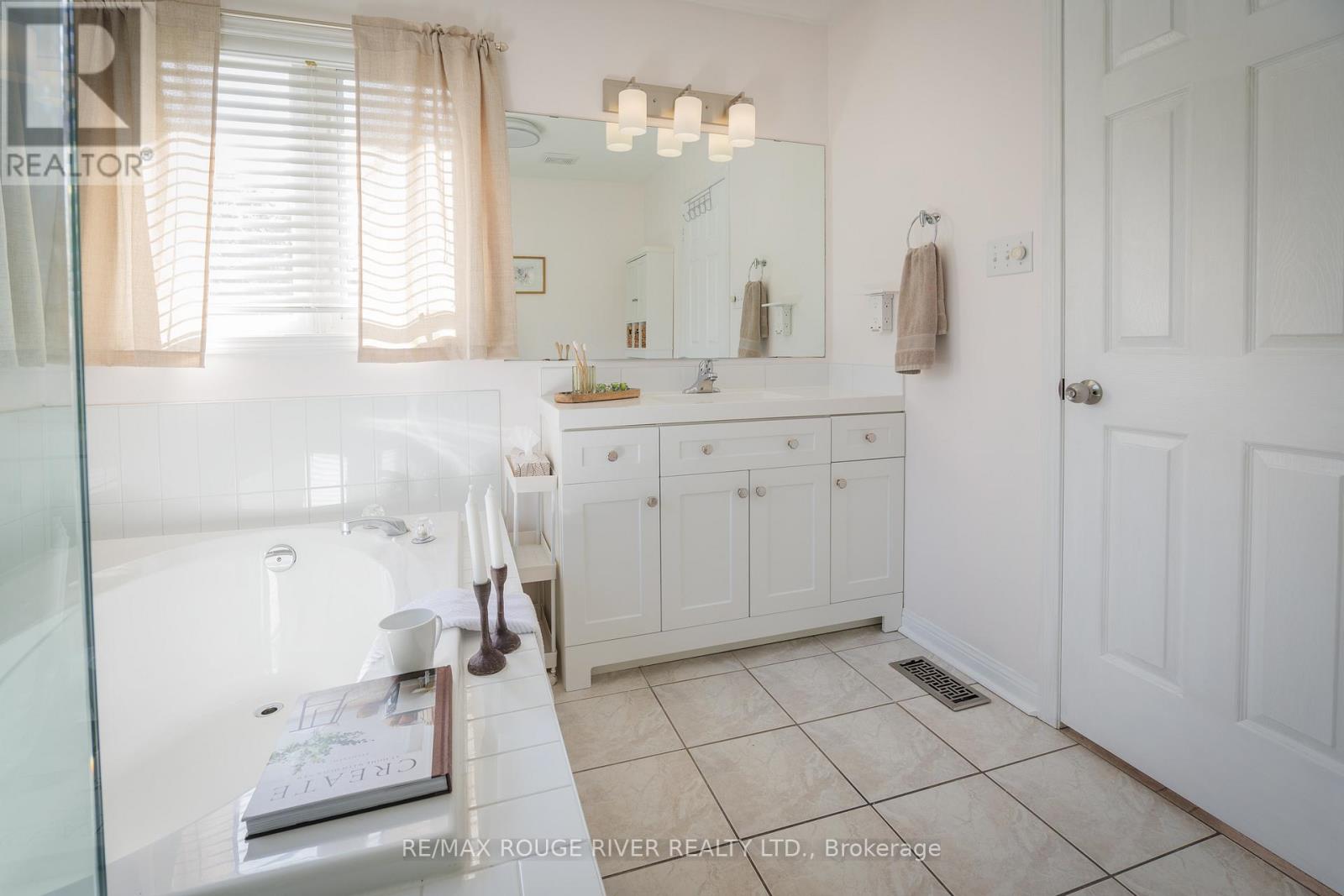 463 Summerpark Crescent, Pickering, Ontario  L1V 7A9 - Photo 22 - E13095400