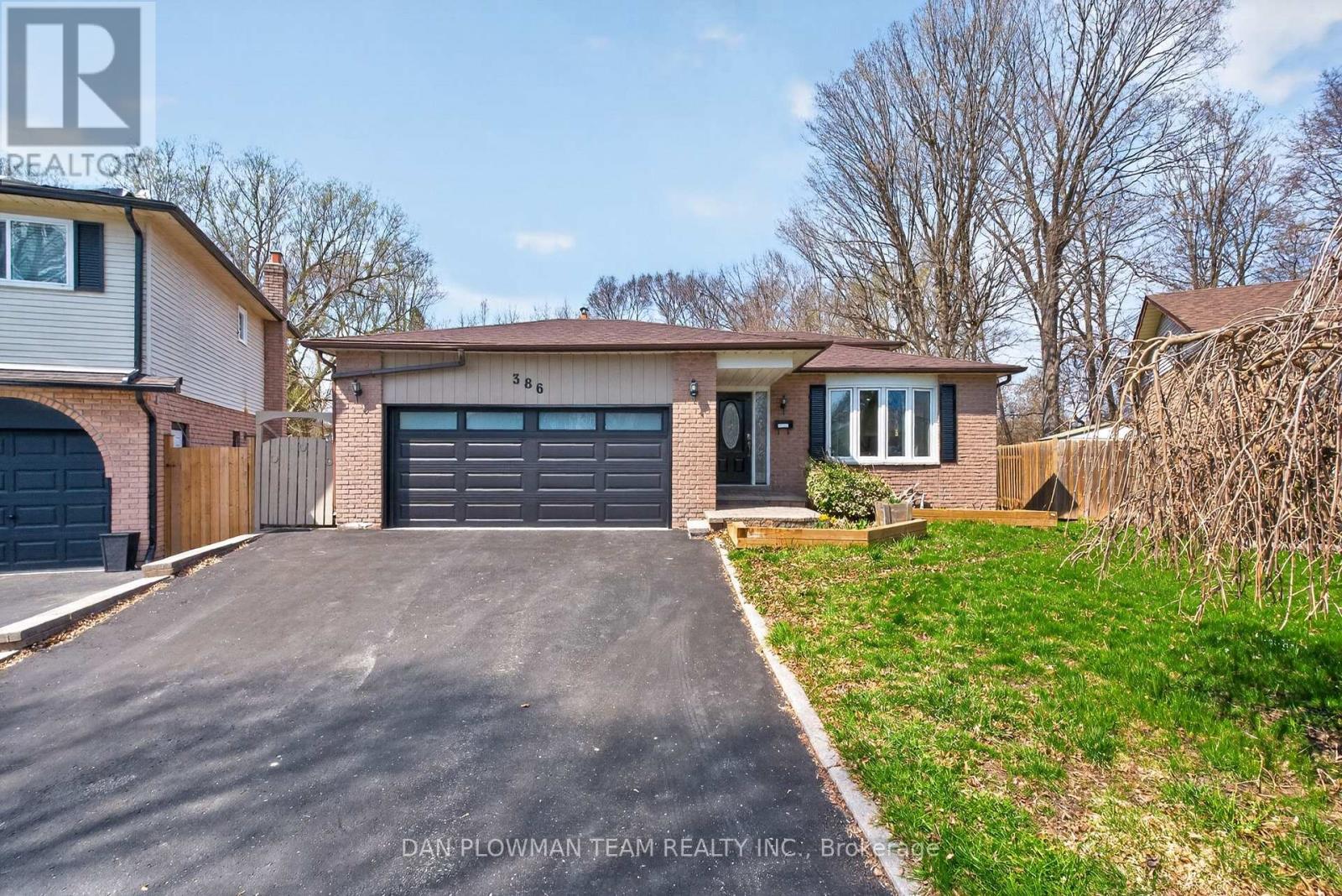 386 GRANGE COURT, Oshawa, Ontario