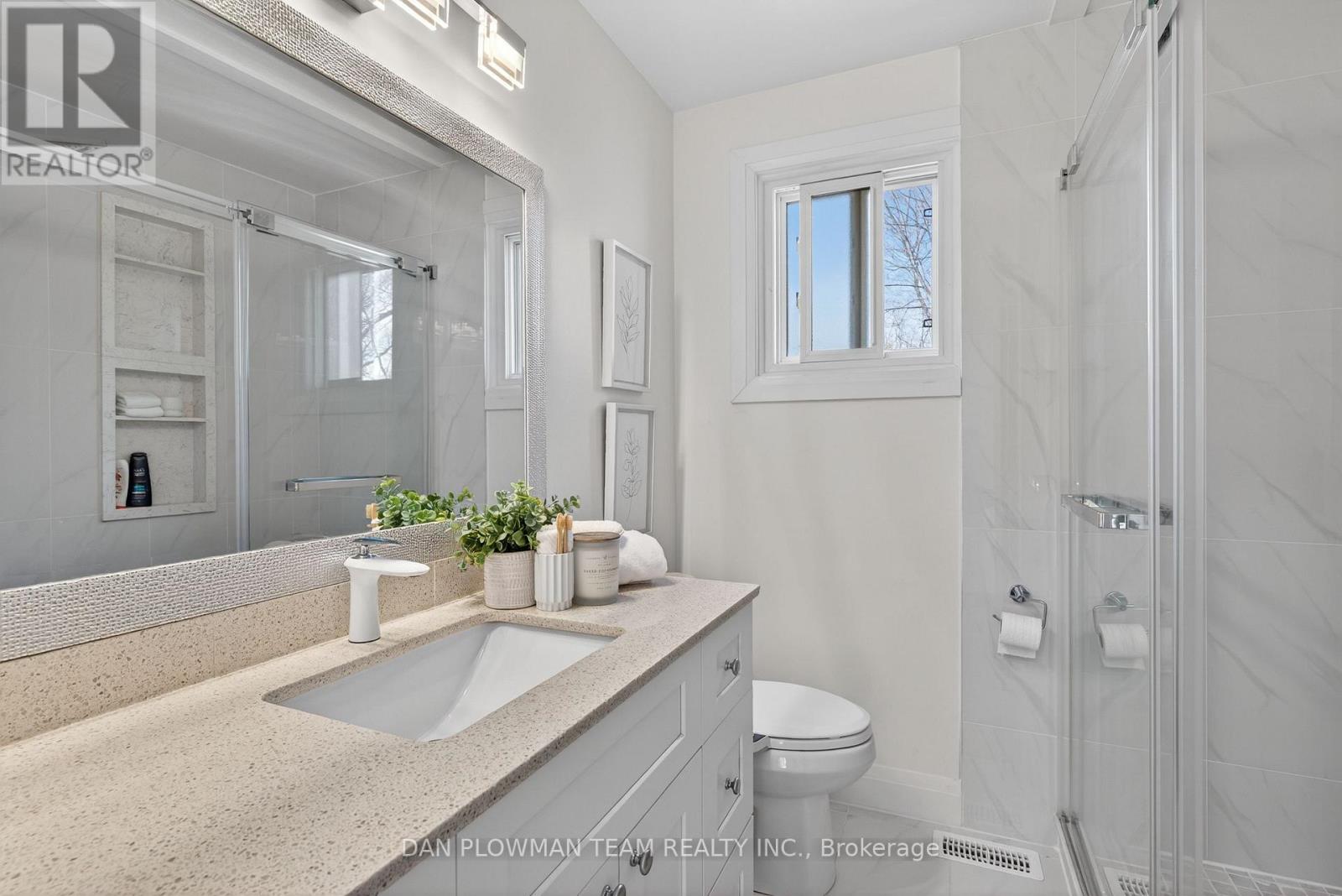 386 Grange Court, Oshawa, Ontario  L1G 7J1 - Photo 24 - E13095444