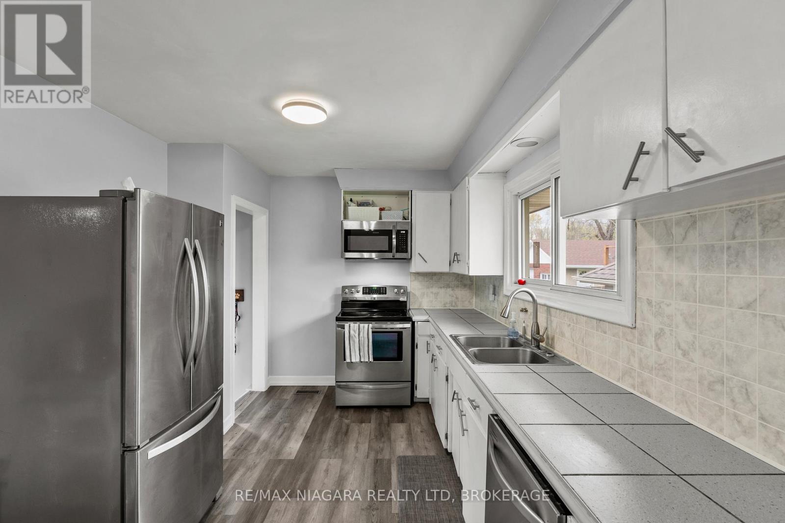 25 Bosnich Avenue, Welland, Ontario  L3C 2W6 - Photo 16 - X13095562