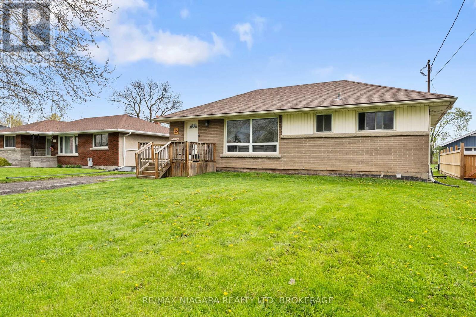 25 Bosnich Avenue, Welland, Ontario  L3C 2W6 - Photo 3 - X13095562