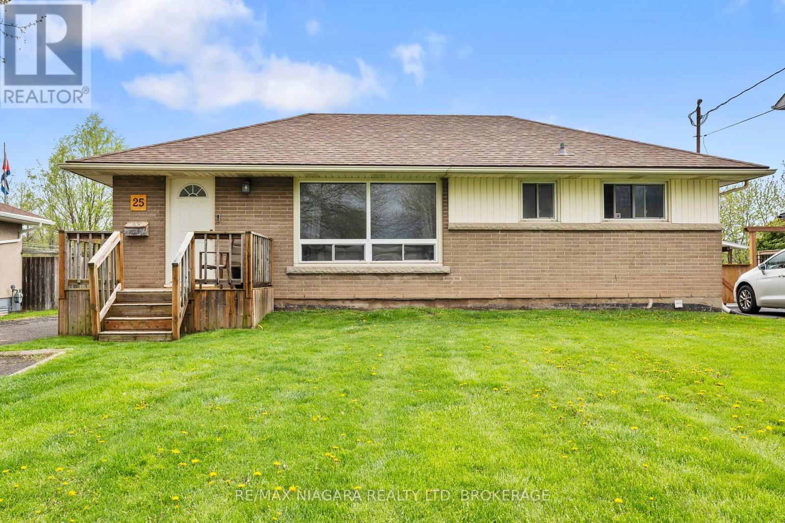 25 Bosnich Avenue, Welland, Ontario  L3C 2W6 - Photo 4 - X13095562