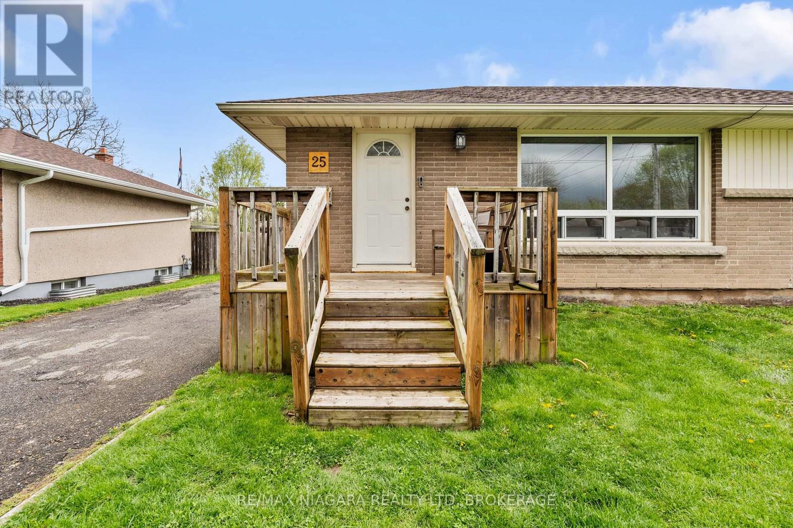 25 Bosnich Avenue, Welland, Ontario  L3C 2W6 - Photo 5 - X13095562