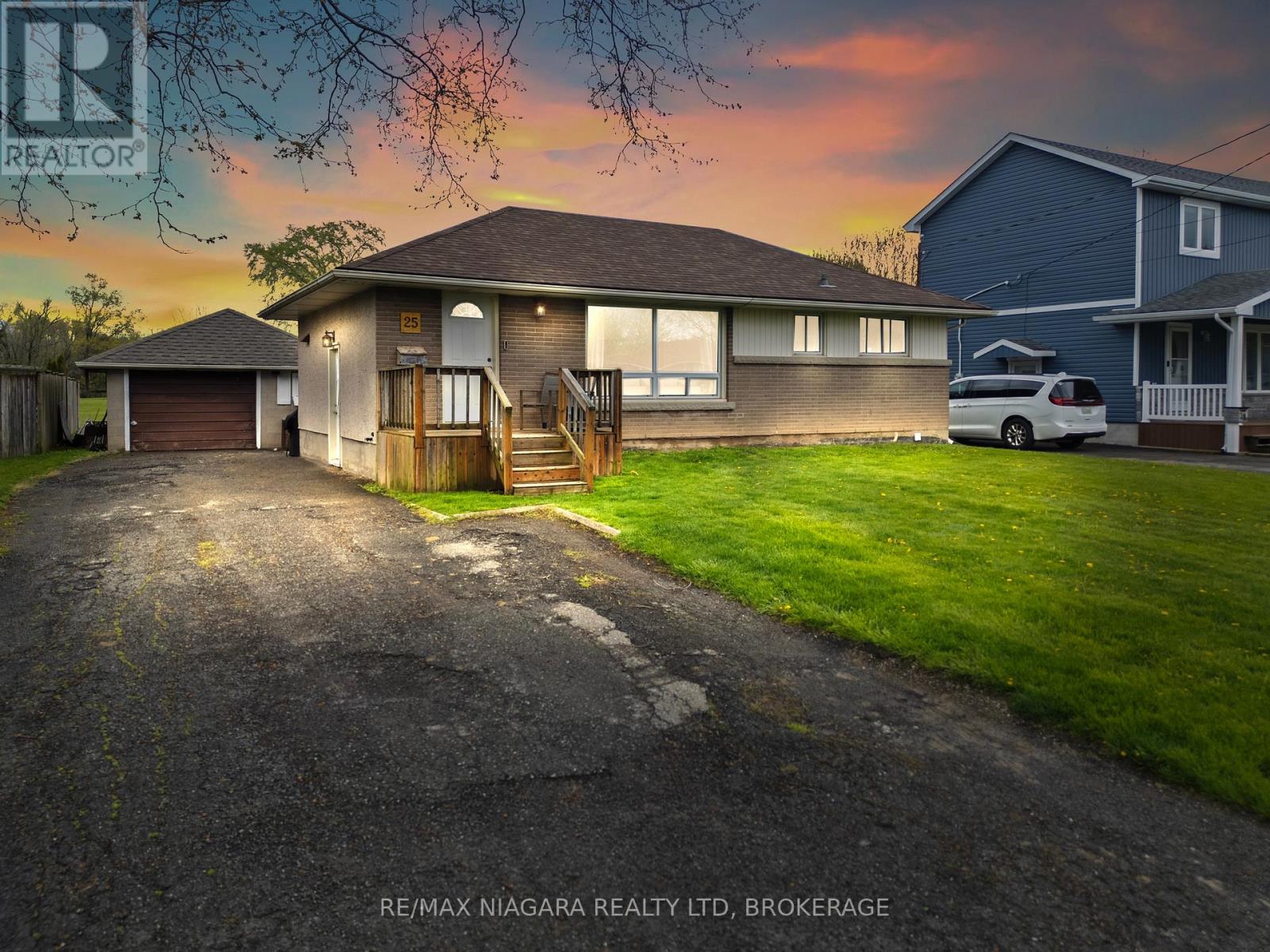 25 Bosnich Avenue, Welland, Ontario  L3C 2W6 - Photo 6 - X13095562