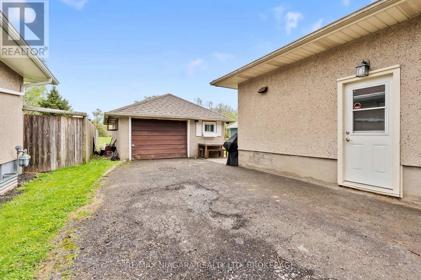 25 Bosnich Avenue, Welland, Ontario  L3C 2W6 - Photo 7 - X13095562