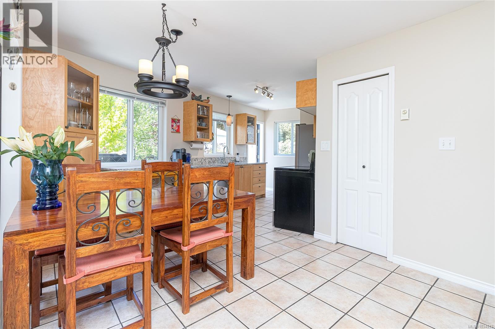 628 Bryden Crt, Esquimalt, British Columbia  V9A 4Y5 - Photo 12 - 1034513
