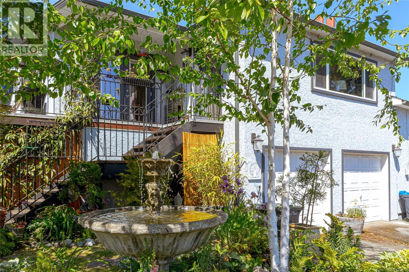 628 Bryden Crt, Esquimalt, British Columbia  V9A 4Y5 - Photo 2 - 1034513