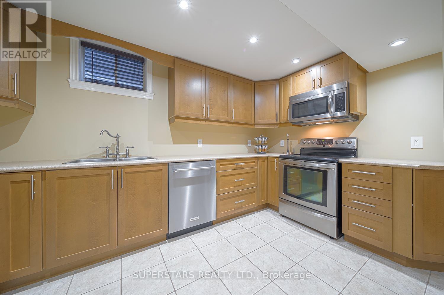 166 Worthington Avenue, Richmond Hill, Ontario  L4E 4N7 - Photo 32 - N13095436