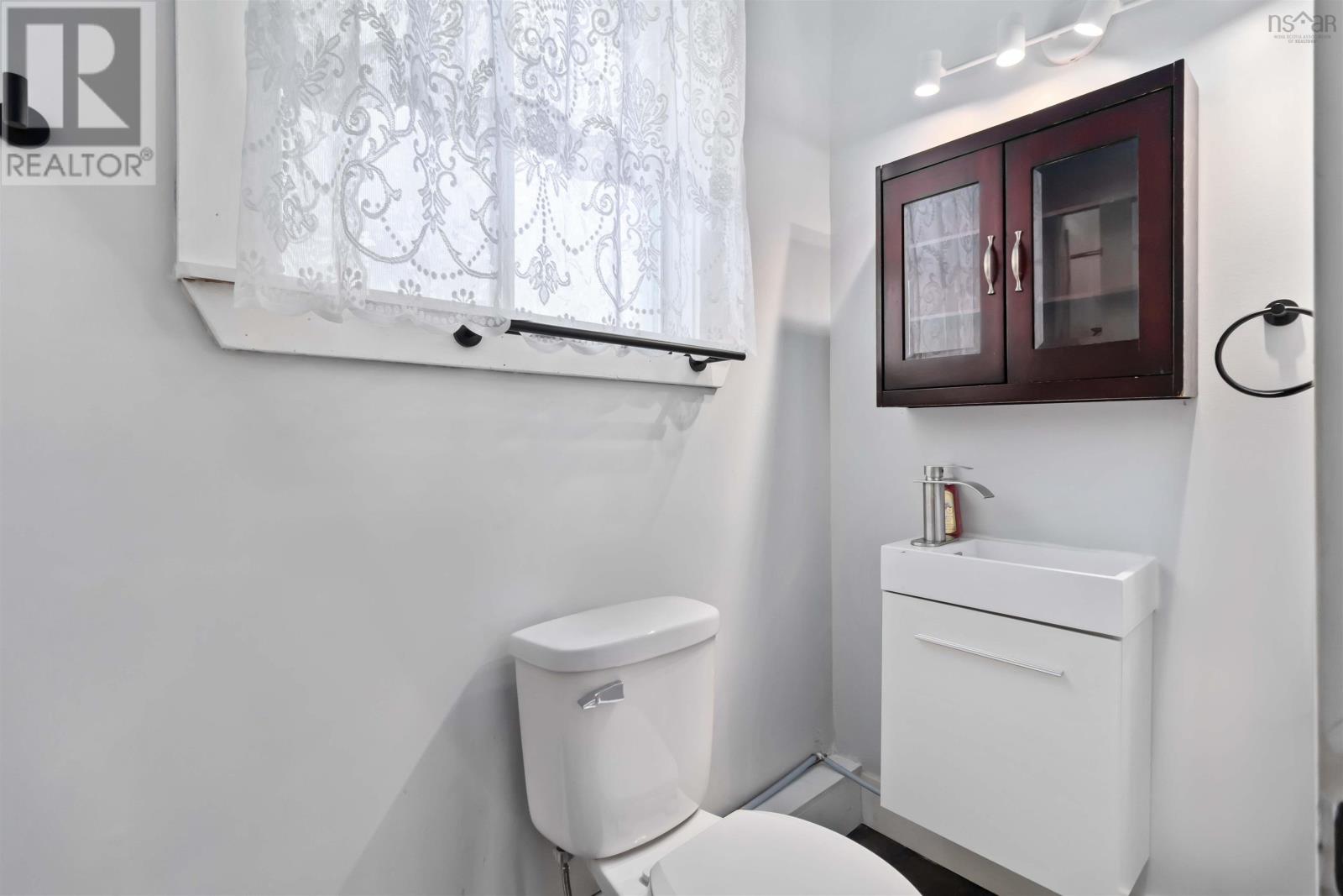 102 King Street, Dartmouth, Nova Scotia  B2Y 2S1 - Photo 12 - 202602312
