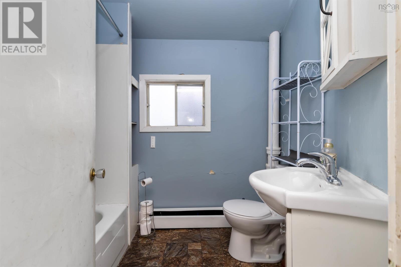 102 King Street, Dartmouth, Nova Scotia  B2Y 2S1 - Photo 33 - 202602312