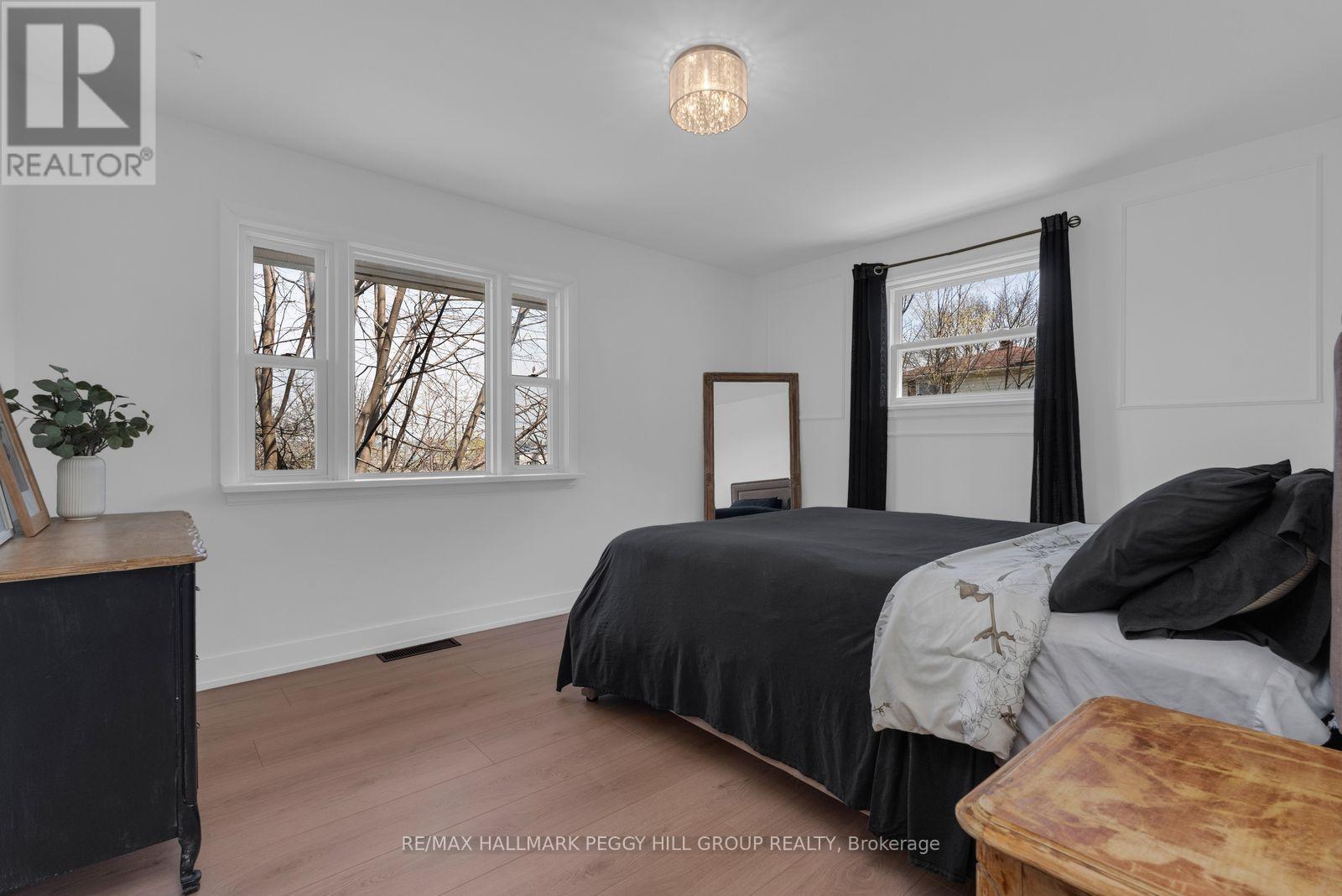 16 Murray Street, Barrie (Allandale Heights), Ontario  L4N 2X2 - Photo 8 - S13095388