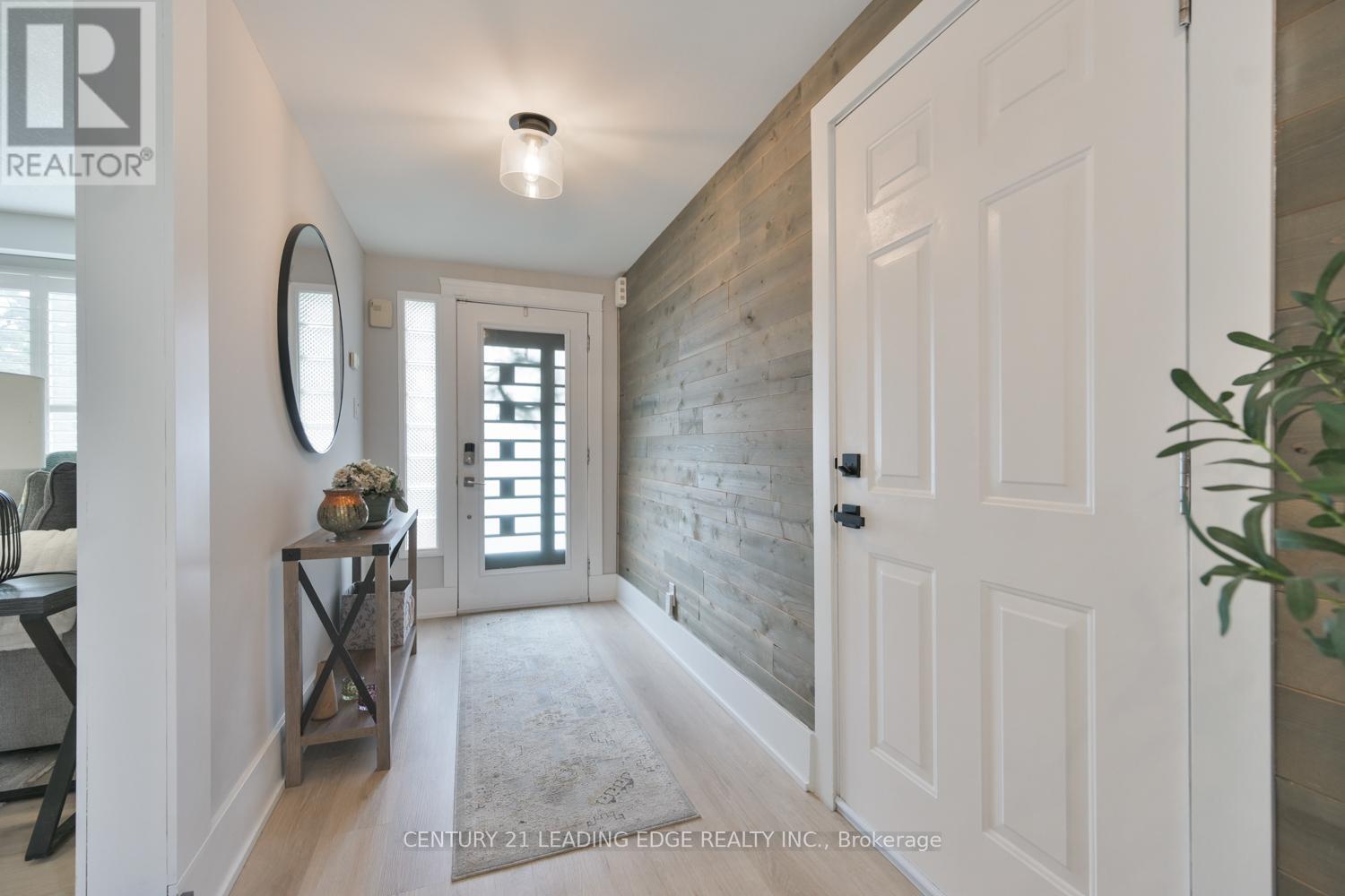 207 Yeates Avenue, Barrie (Painswick North), Ontario  L4N 4C5 - Photo 4 - S13095402