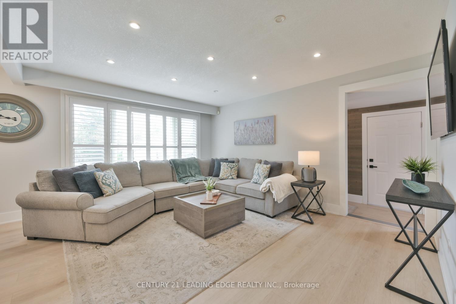 207 Yeates Avenue, Barrie (Painswick North), Ontario  L4N 4C5 - Photo 7 - S13095402