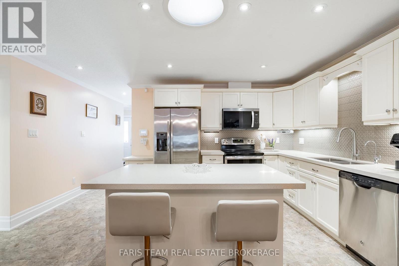 189 Greenway Drive, Wasaga Beach, Ontario  L9Z 0E6 - Photo 10 - S13095494