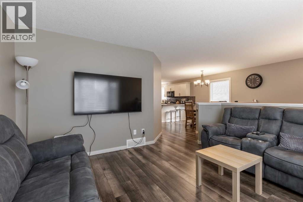139 Mt Sundial Court W, Lethbridge, Alberta  T1J 5B7 - Photo 5 - A2308025