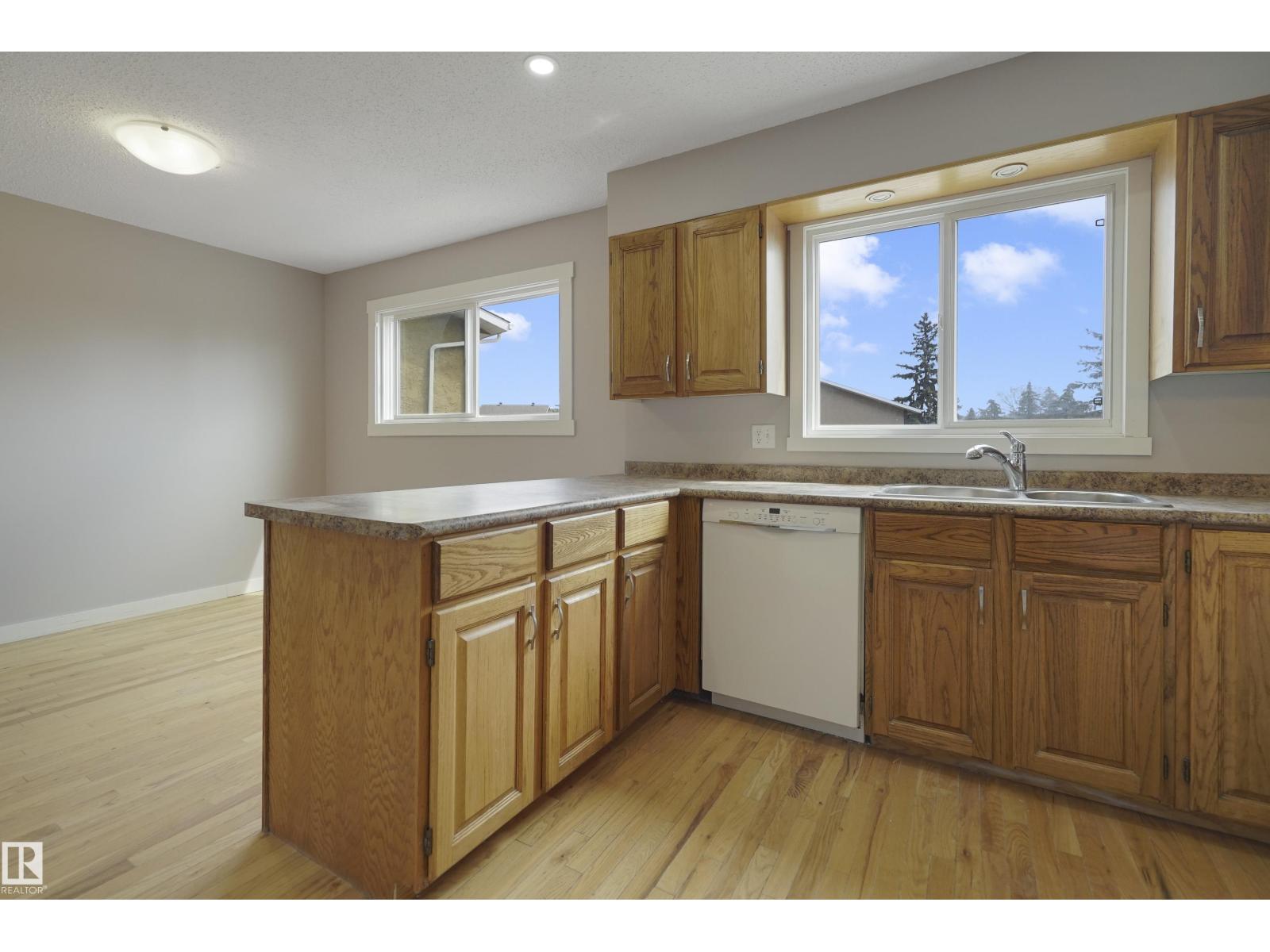 10612 158 Av Nw, Edmonton, Alberta  T5X 4H5 - Photo 4 - E4486183