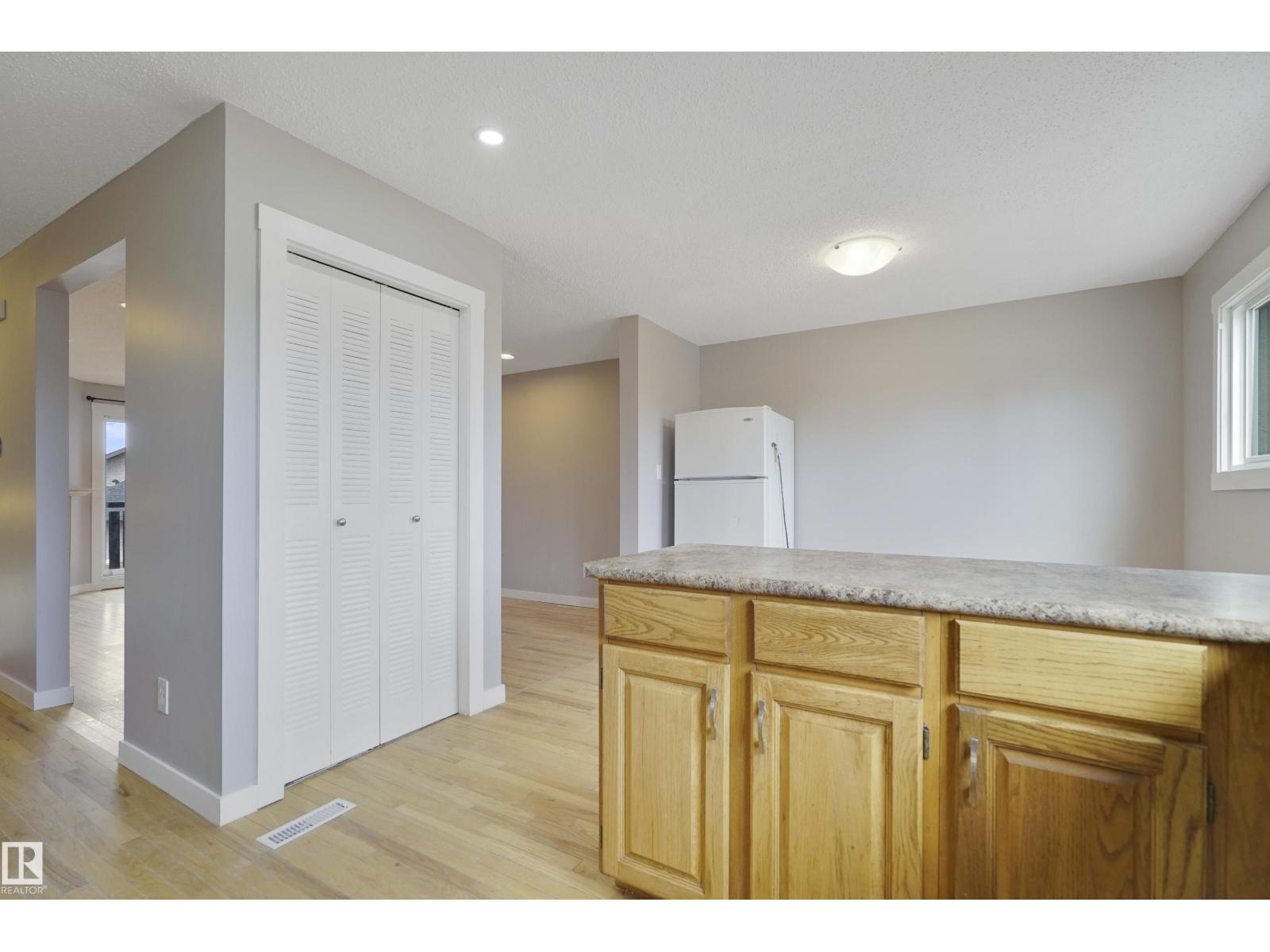 10612 158 Av Nw, Edmonton, Alberta  T5X 4H5 - Photo 5 - E4486183