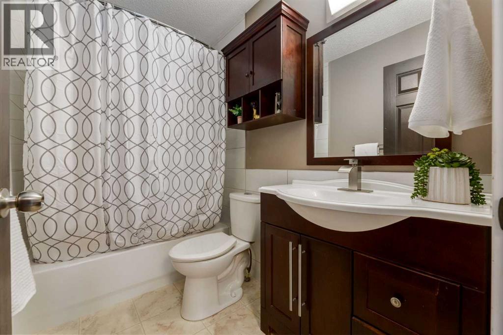 16 Prestwick Road SE, Calgary, Alberta  T2Z 3M2 - Photo 27 - A2306948