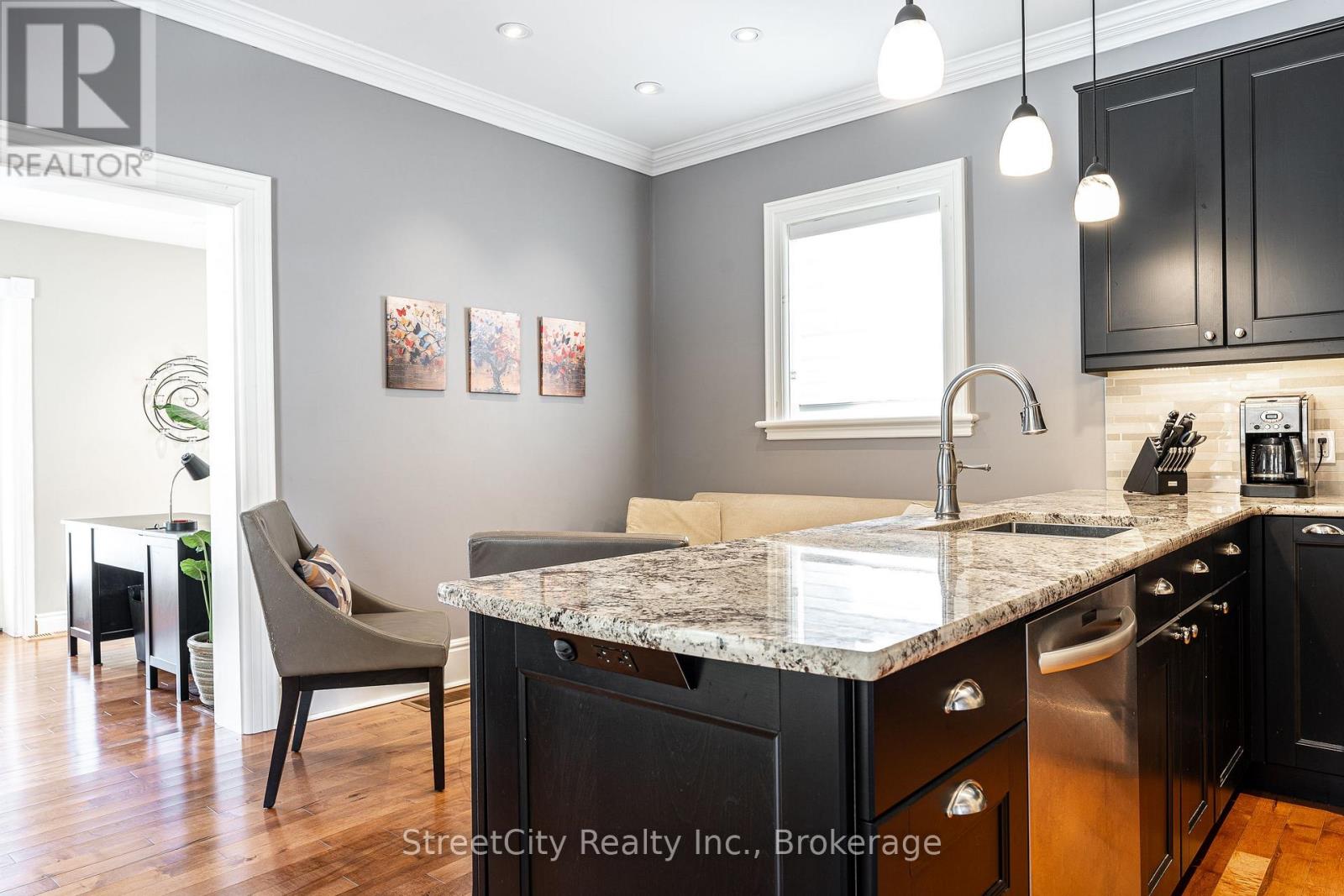 67 Douro Street, Stratford, Ontario  N5A 3R2 - Photo 15 - X12860956