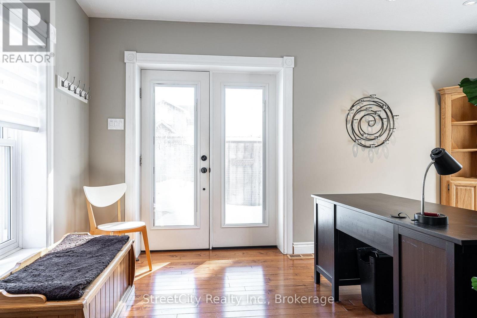 67 Douro Street, Stratford, Ontario  N5A 3R2 - Photo 17 - X12860956