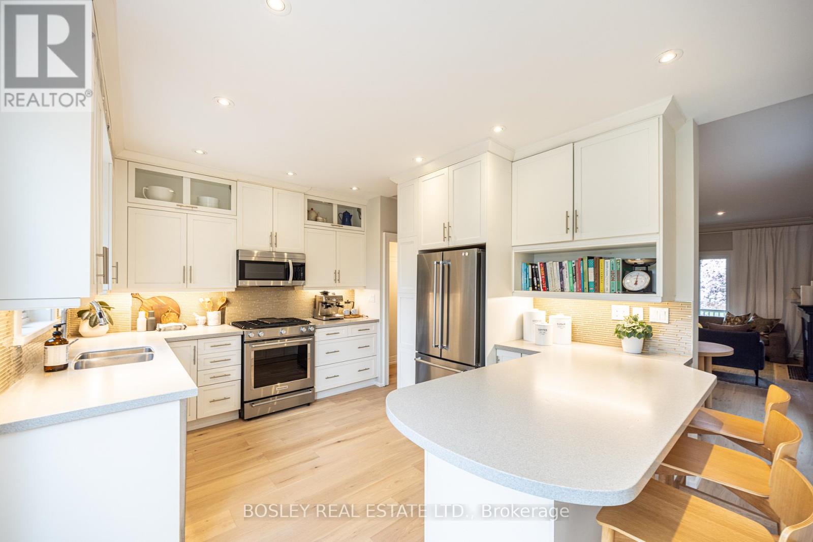 597 Durie Street, Toronto, Ontario  M6S 3H2 - Photo 12 - W13095406