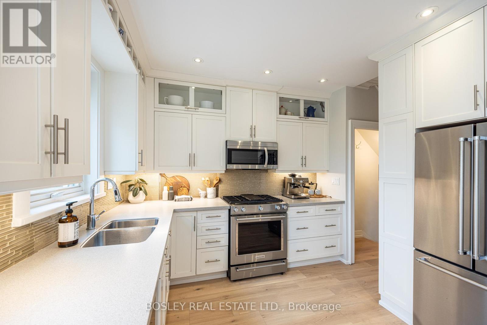 597 Durie Street, Toronto, Ontario  M6S 3H2 - Photo 17 - W13095406