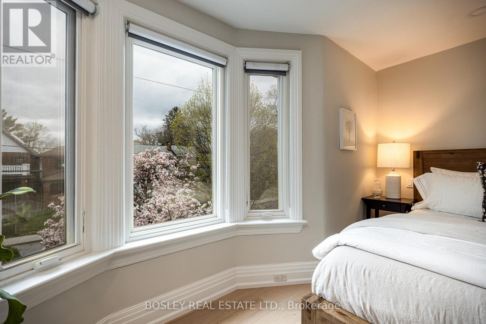 597 Durie Street, Toronto, Ontario  M6S 3H2 - Photo 19 - W13095406