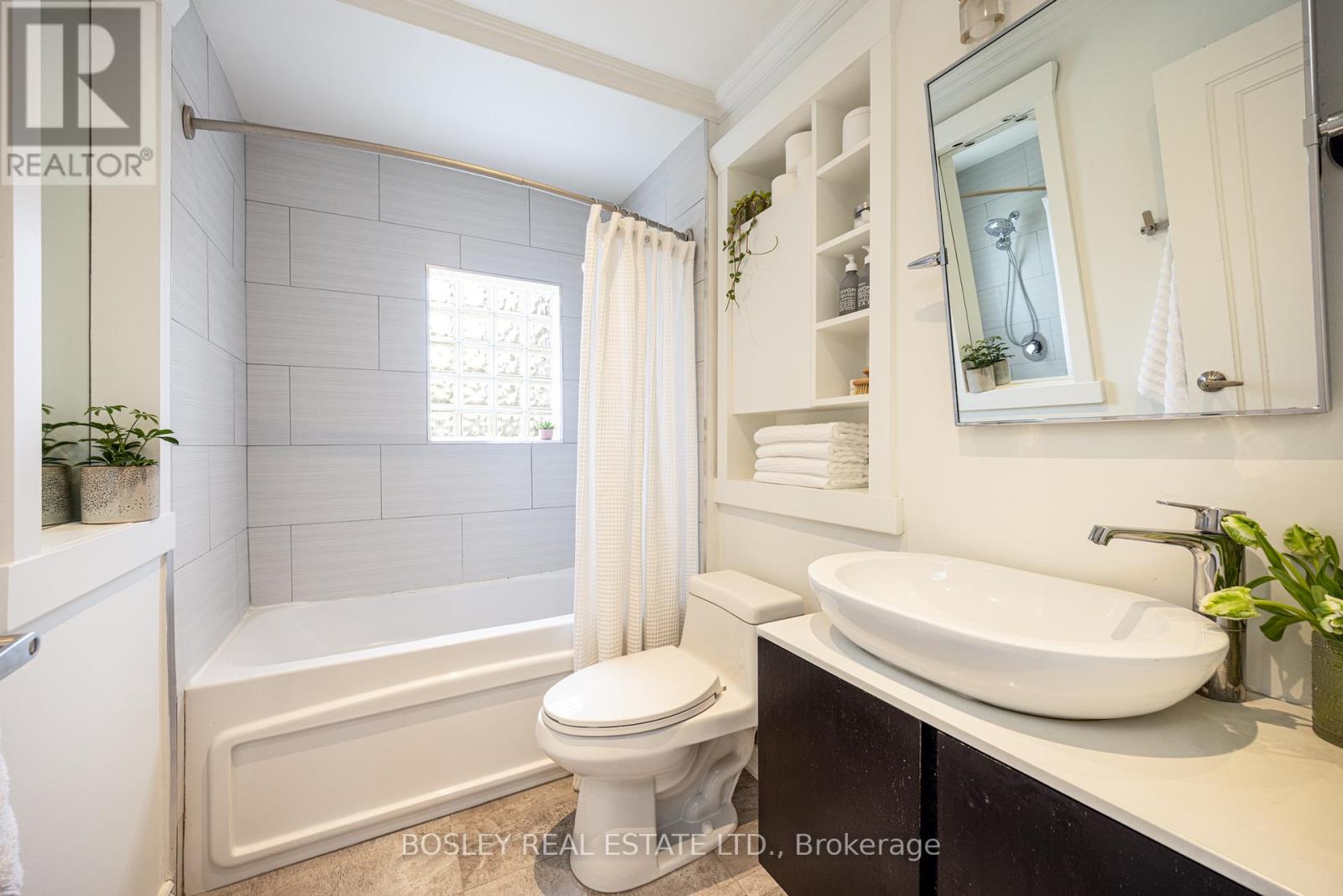 597 Durie Street, Toronto, Ontario  M6S 3H2 - Photo 23 - W13095406