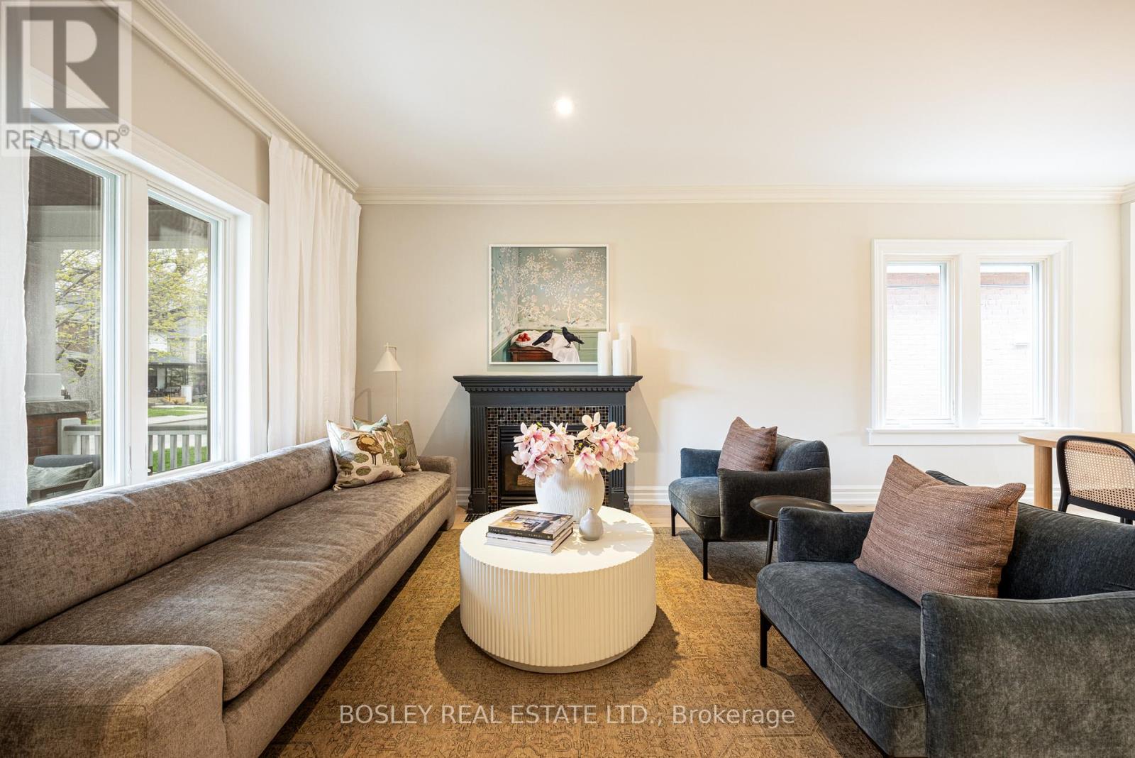 597 Durie Street, Toronto, Ontario  M6S 3H2 - Photo 3 - W13095406