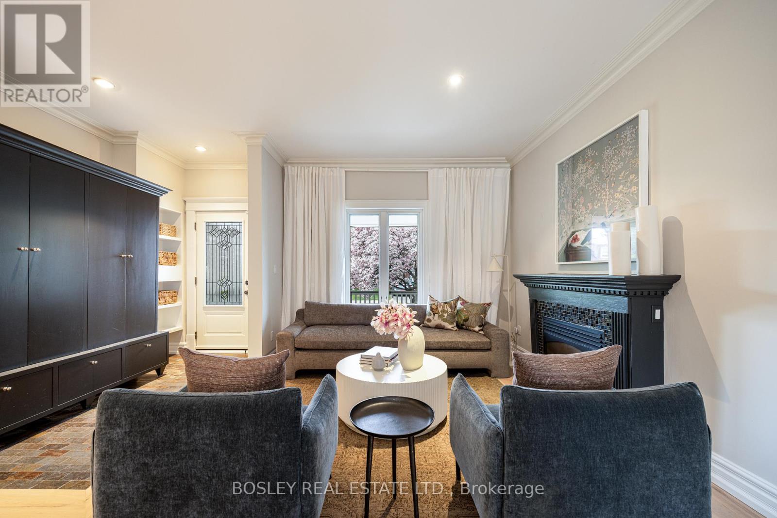 597 Durie Street, Toronto, Ontario  M6S 3H2 - Photo 5 - W13095406