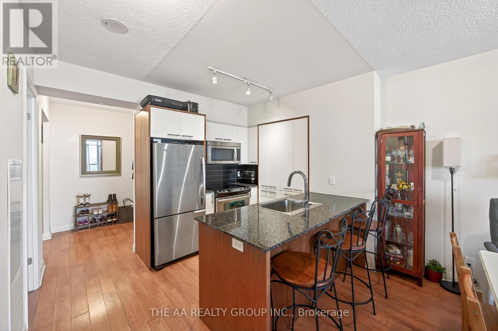 2111 - 5 Valhalla Inn Road, Toronto, Ontario  M9B 0B1 - Photo 4 - W13095430