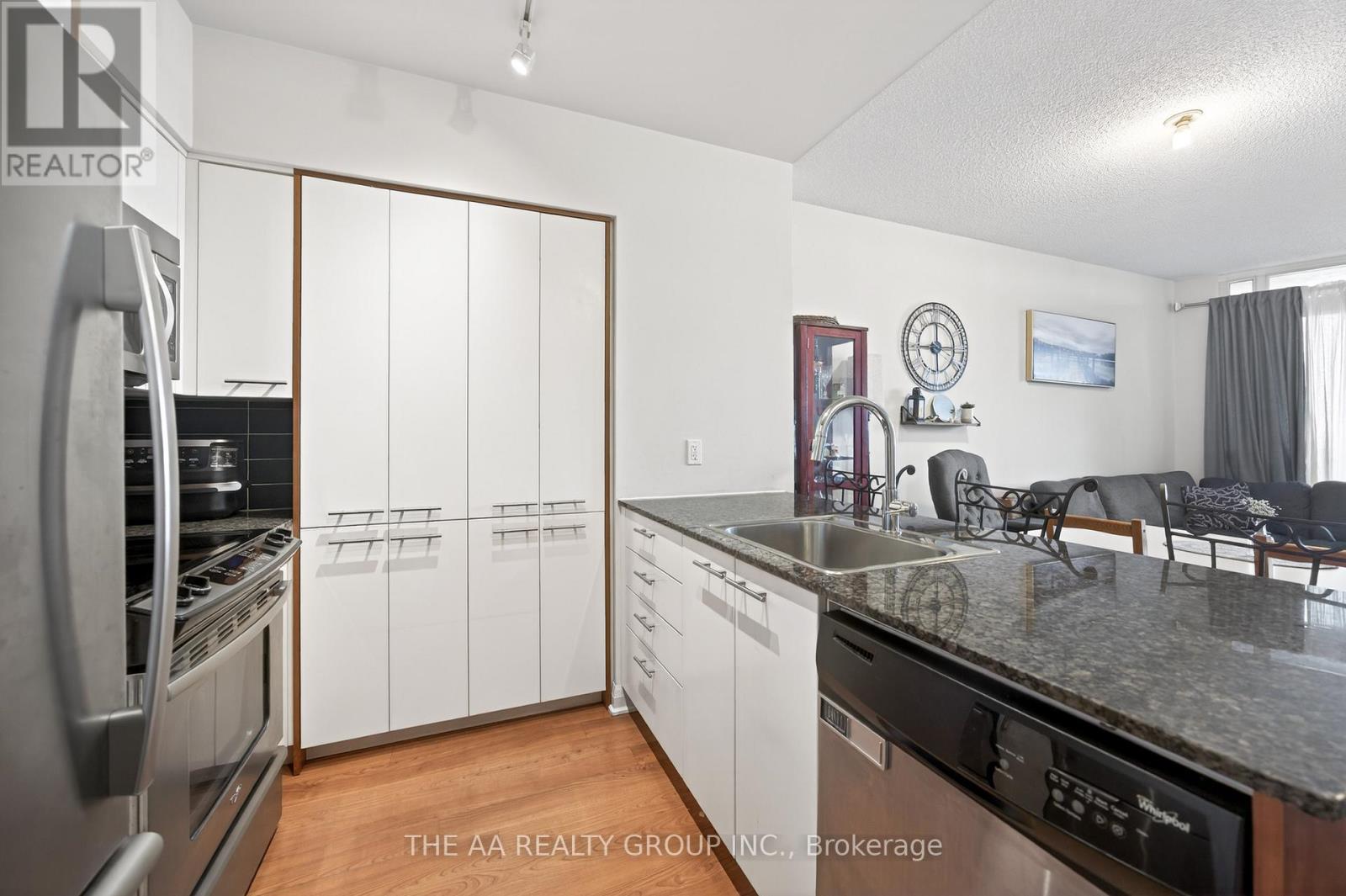2111 - 5 Valhalla Inn Road, Toronto, Ontario  M9B 0B1 - Photo 5 - W13095430