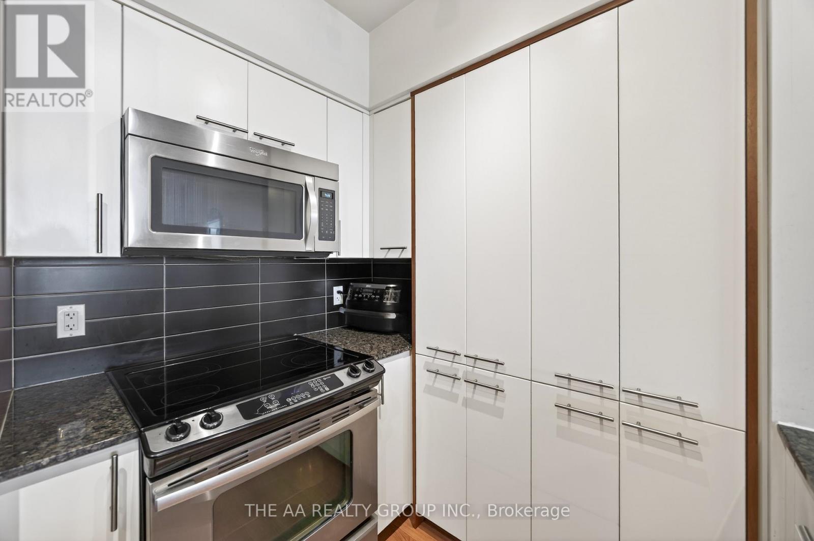 2111 - 5 Valhalla Inn Road, Toronto, Ontario  M9B 0B1 - Photo 6 - W13095430