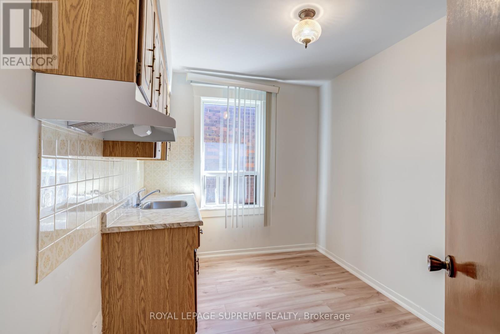 Upper - 160 Shanly Street, Toronto, Ontario  M6H 1S9 - Photo 11 - W13095448