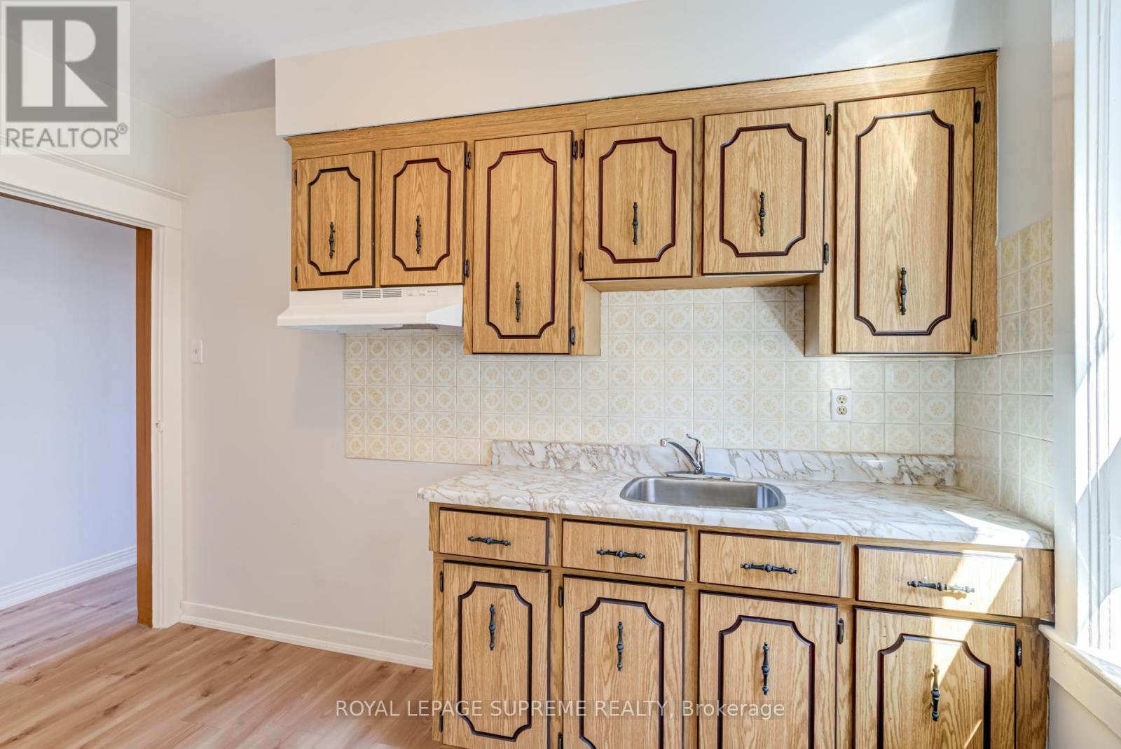 Upper - 160 Shanly Street, Toronto, Ontario  M6H 1S9 - Photo 12 - W13095448