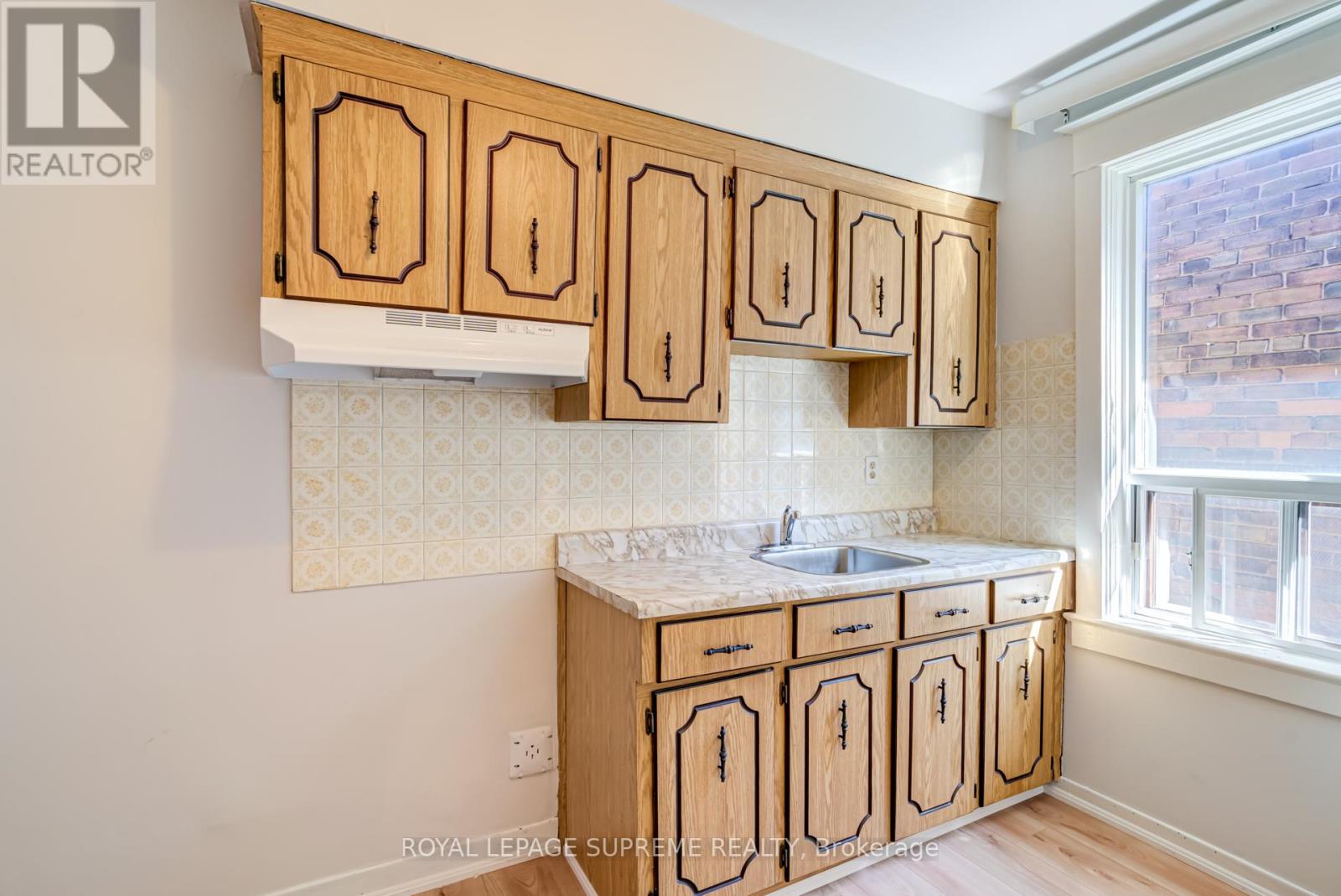 Upper - 160 Shanly Street, Toronto, Ontario  M6H 1S9 - Photo 13 - W13095448