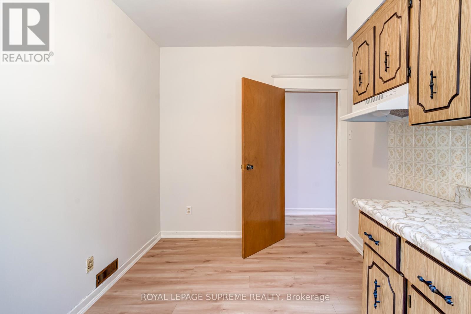 Upper - 160 Shanly Street, Toronto, Ontario  M6H 1S9 - Photo 14 - W13095448