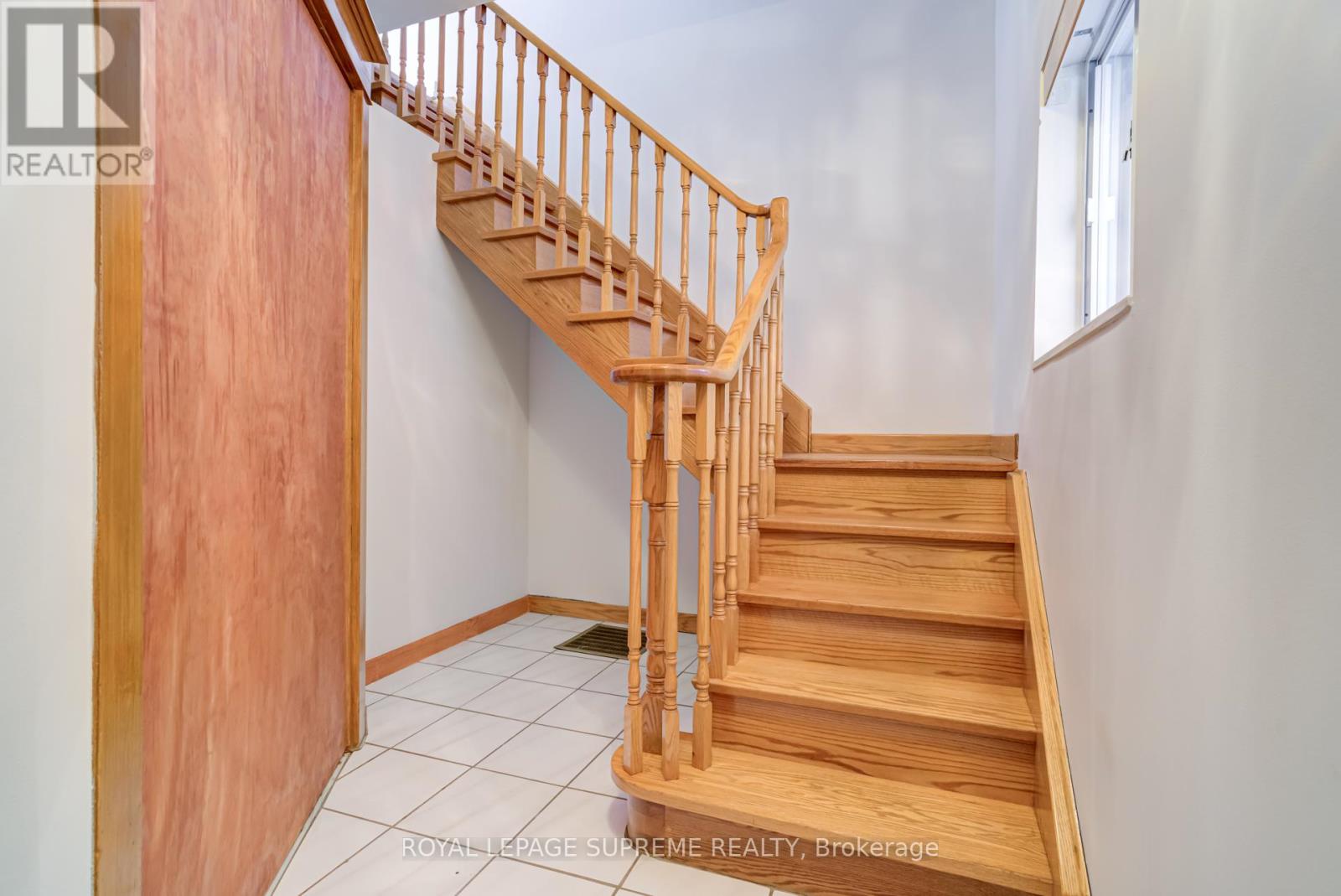 Upper - 160 Shanly Street, Toronto, Ontario  M6H 1S9 - Photo 4 - W13095448