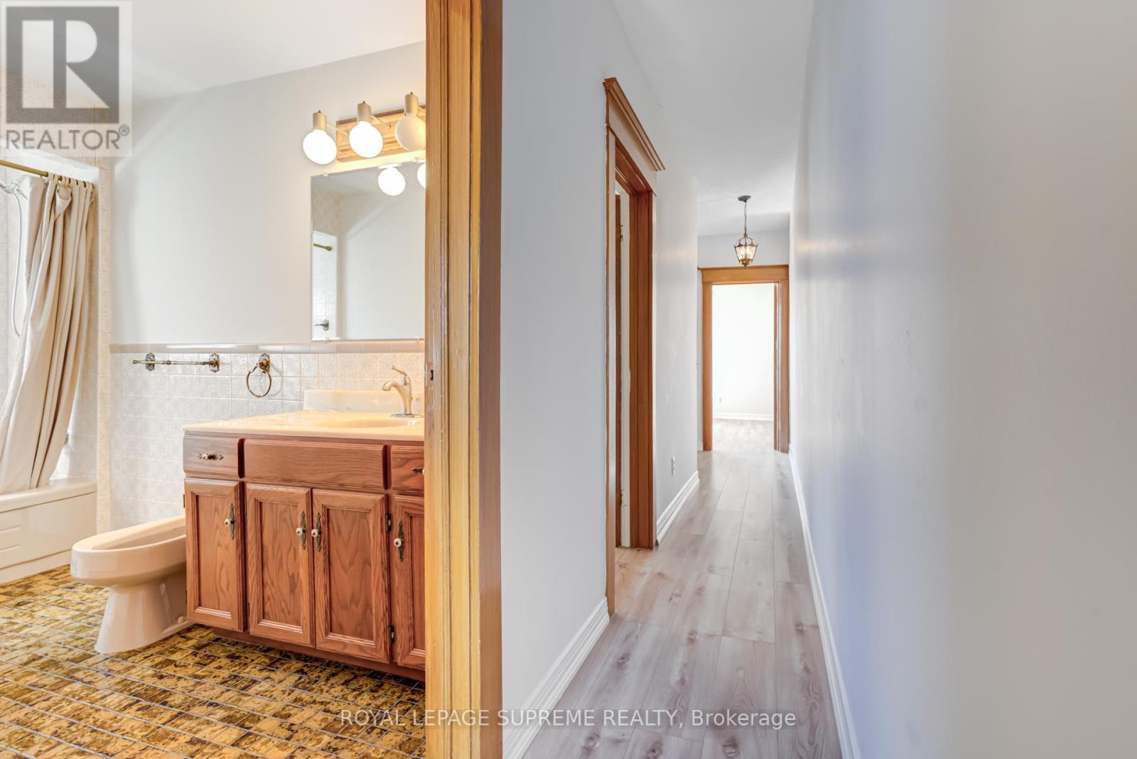 Upper - 160 Shanly Street, Toronto, Ontario  M6H 1S9 - Photo 6 - W13095448