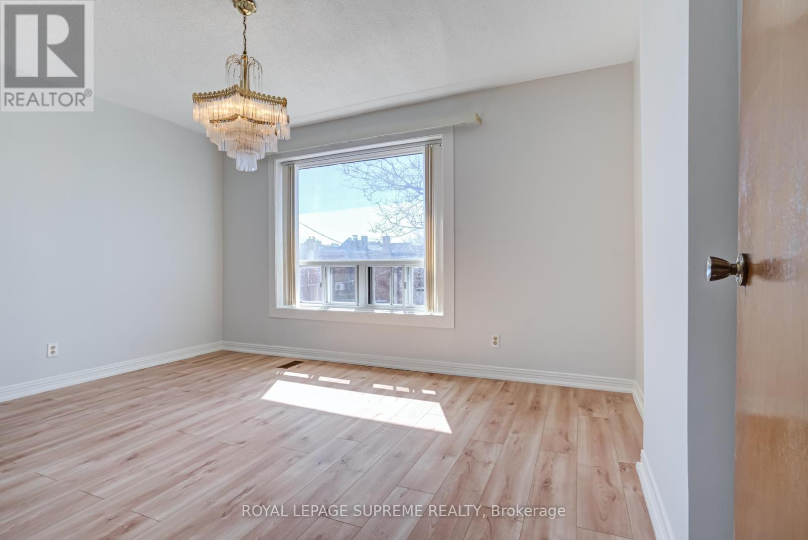 Upper - 160 Shanly Street, Toronto, Ontario  M6H 1S9 - Photo 7 - W13095448