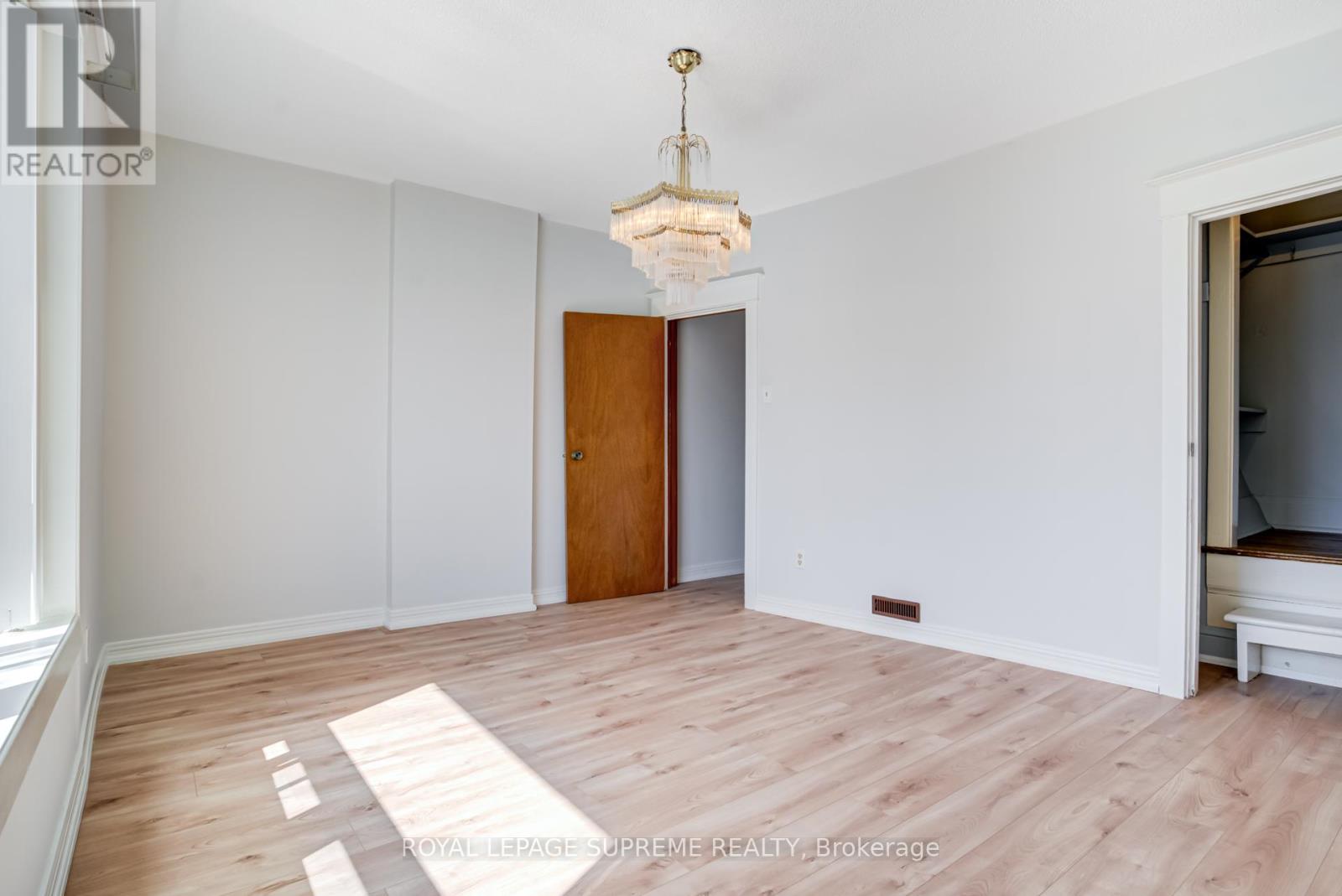Upper - 160 Shanly Street, Toronto, Ontario  M6H 1S9 - Photo 8 - W13095448