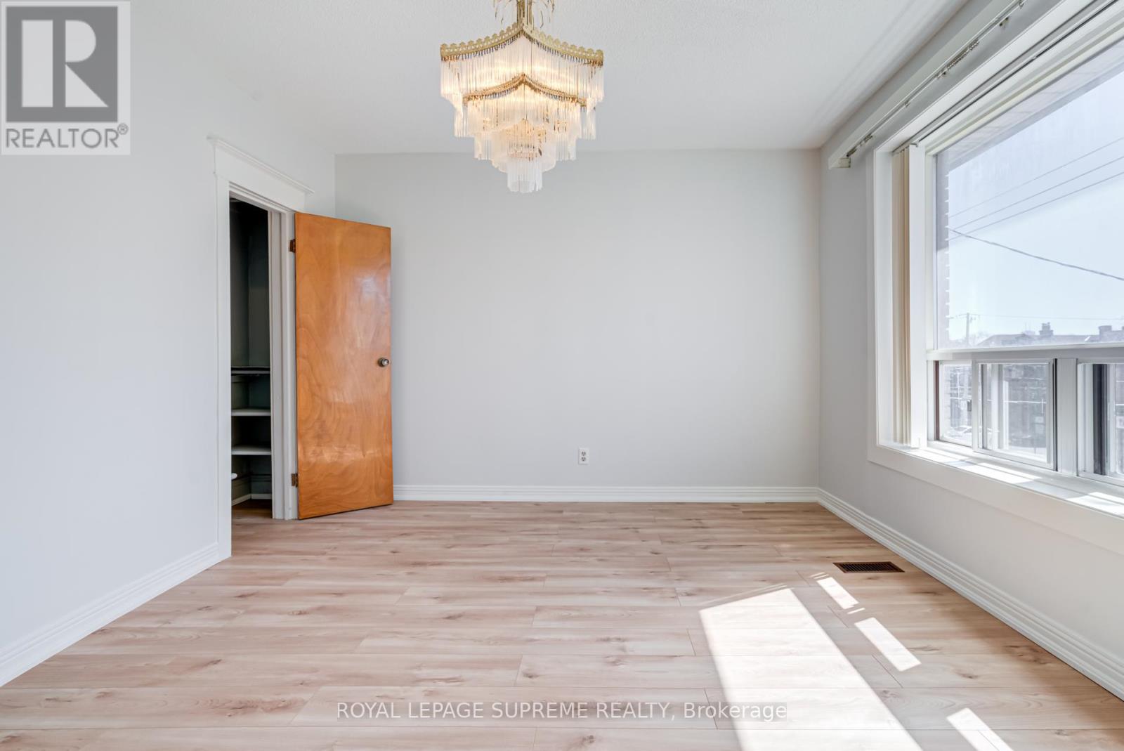Upper - 160 Shanly Street, Toronto, Ontario  M6H 1S9 - Photo 9 - W13095448