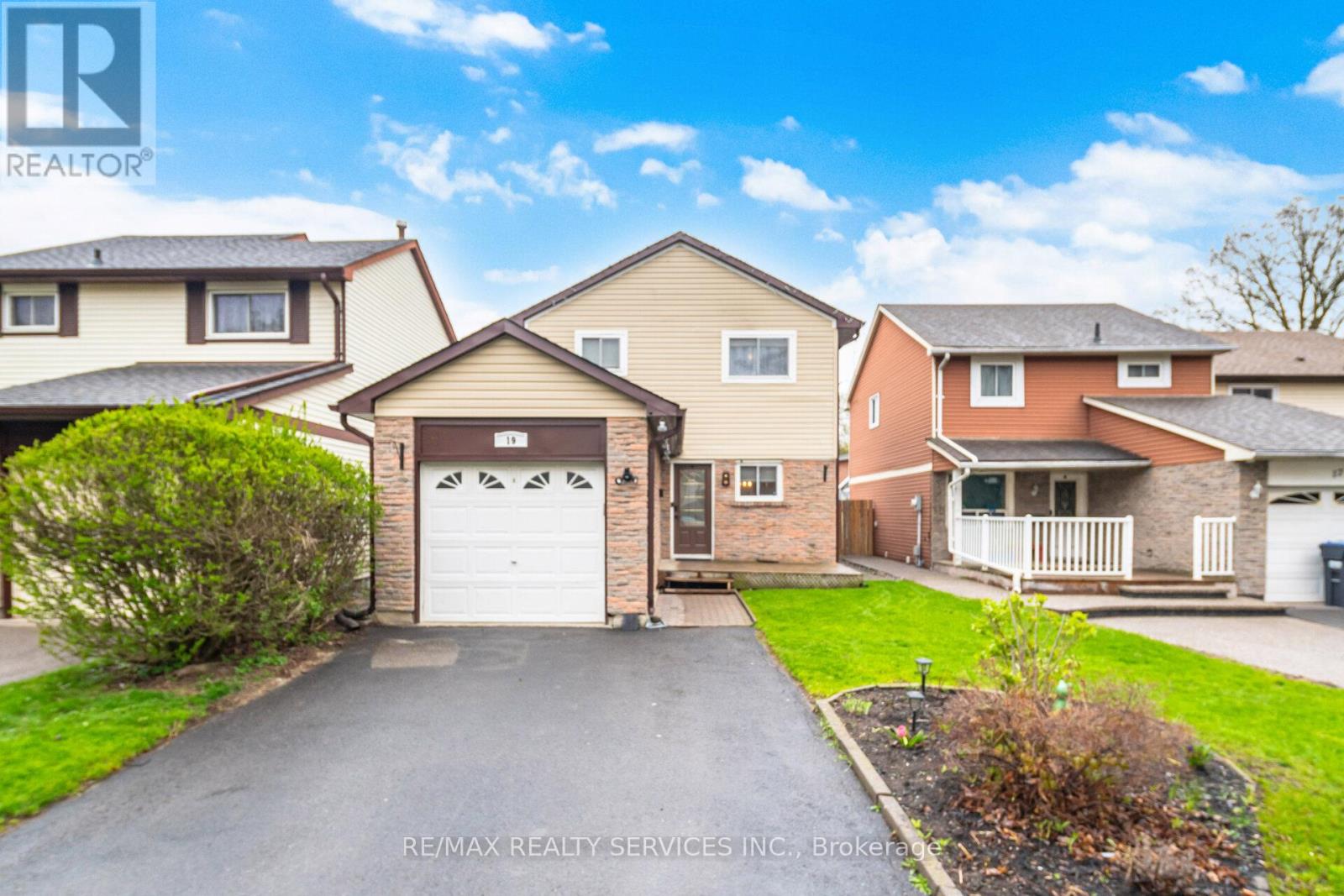 19 DALZELL AVENUE, Brampton, Ontario