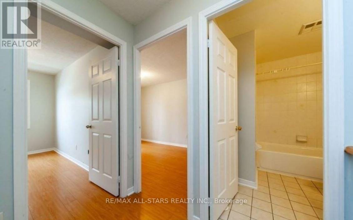 105 - 37 Four Winds Drive, Toronto, Ontario  M3J 1K7 - Photo 12 - W13095512
