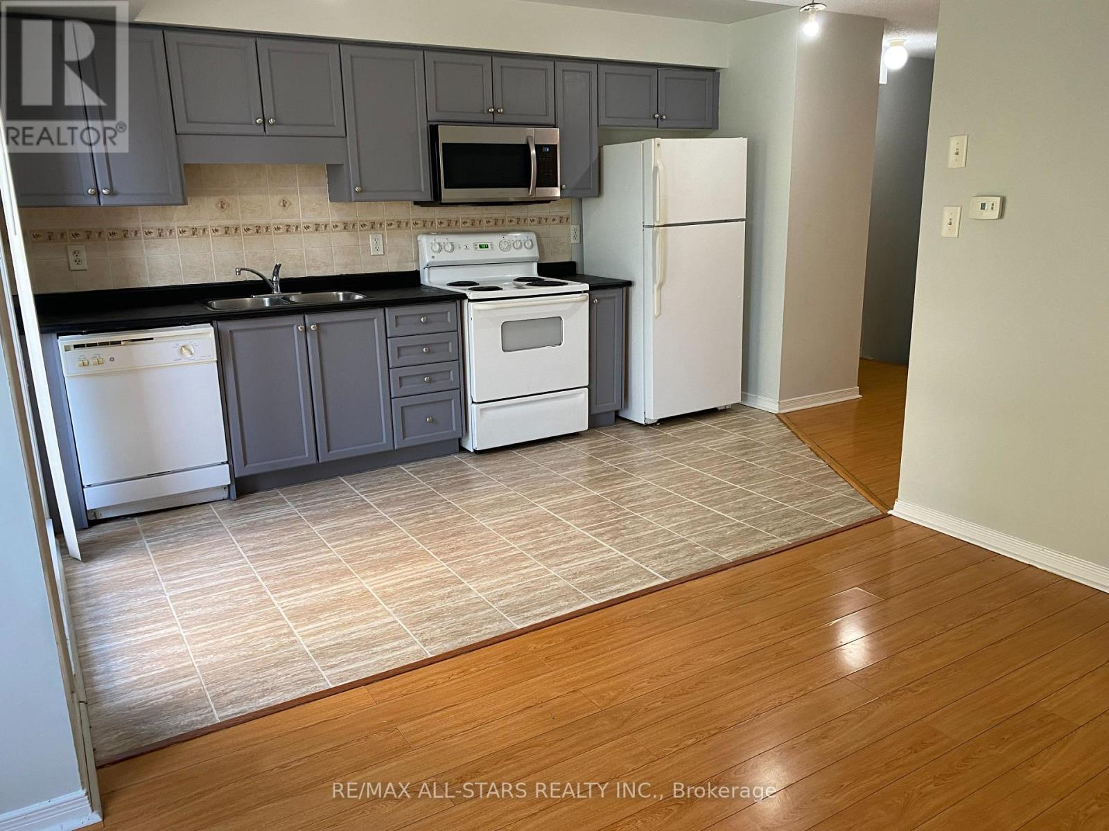 105 - 37 Four Winds Drive, Toronto, Ontario  M3J 1K7 - Photo 7 - W13095512