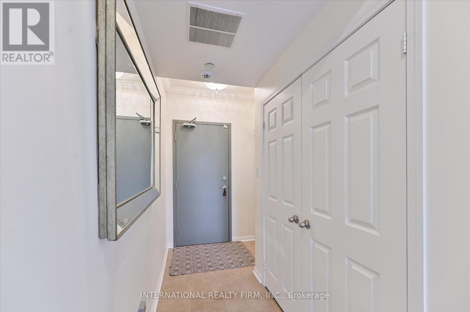 111 - 3075 Thomas Street, Mississauga, Ontario  L5M 0M4 - Photo 3 - W13095582