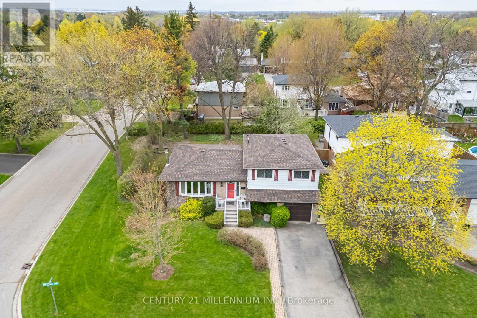 39 Greystone Crescent, Brampton, Ontario  L6Y 2B2 - Photo 1 - W13095614