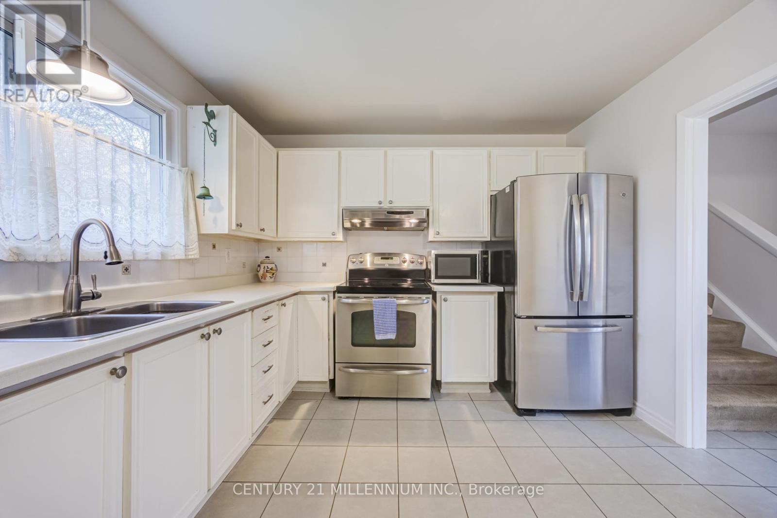 39 Greystone Crescent, Brampton, Ontario  L6Y 2B2 - Photo 10 - W13095614